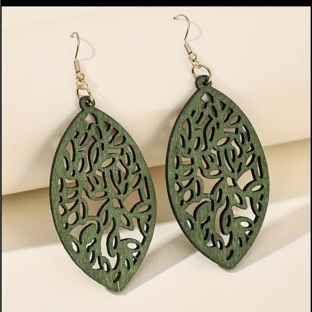 Elegant Green Leaf Earrings
